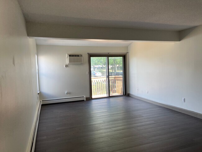 Building Photo - 107 Woodland Dr