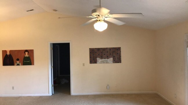 Building Photo - Spacious 3BR 2 BA Condo in Mason