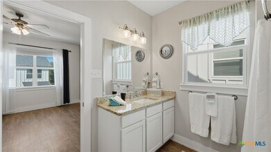 Building Photo - 223 Sapphire Dr