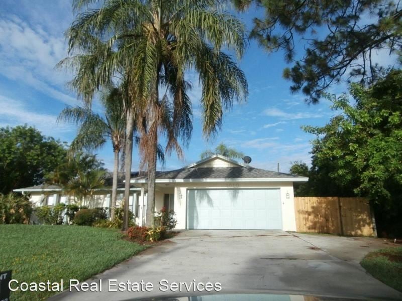 Primary Photo - 3 br, 2 bath House - 1010 SW Del Rio Blvd