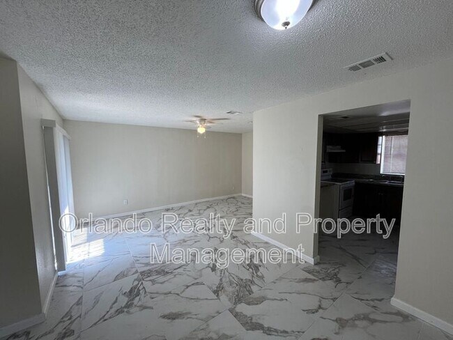 Foto del edificio - 4285 Solomon Dr