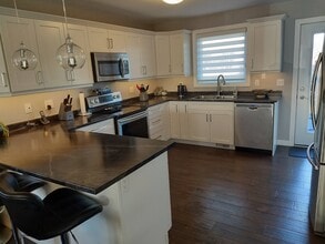 Building Photo - 166 Cougar Crescent