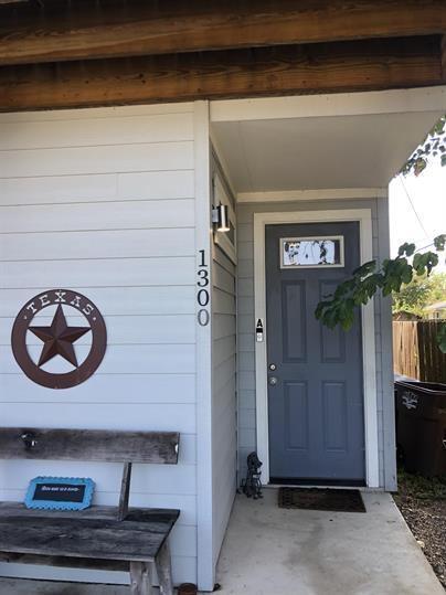 Foto del edificio - 1300 Hausman Dr