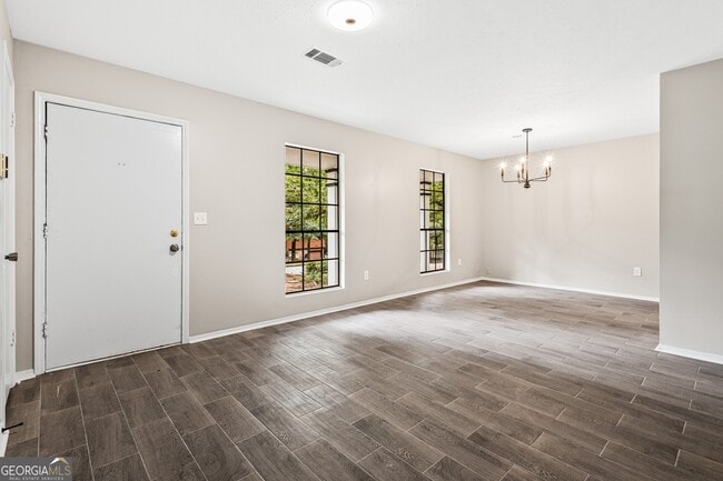Building Photo - 5846 Bobbin Ln