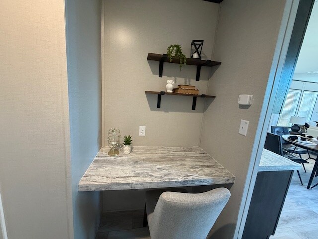 Foto del edificio - 15966 S Flores Rd