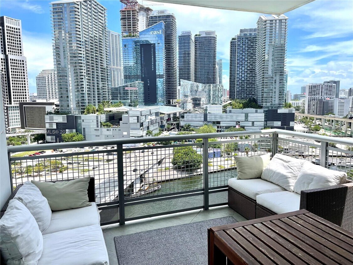 Primary Photo - 350 S Miami Ave