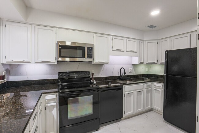 Foto del edificio - 5715 Brewer House Cir
