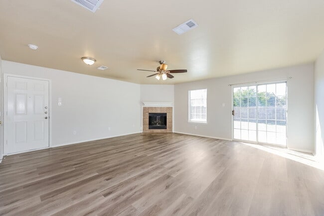 Foto del edificio - 7447 Pineberry Rd