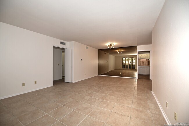 Foto del edificio - 7500 Callaghan Rd
