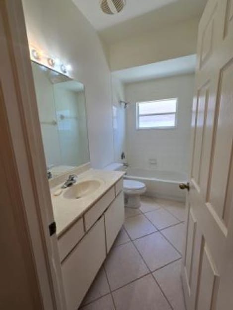 Building Photo - 10715 San Tropez Cir