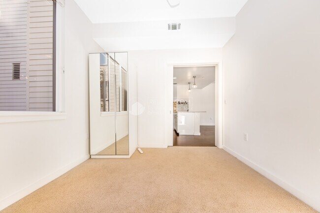 Building Photo - 551 Hudson Ave