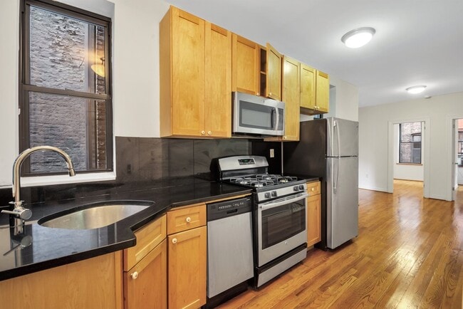 Foto del edificio - 358 W 45th St