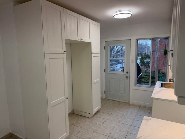 Building Photo - 5144 Rue Beaubien E