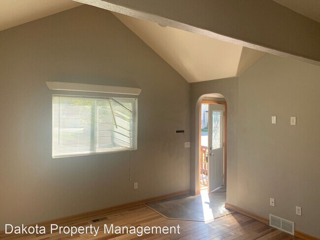 Building Photo - 3 br, 2 bath House - 715 7th St NW