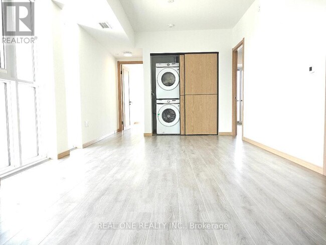 Photo du bâtiment - 3421 Sheppard Ave E