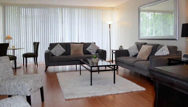 Sala de estar - 813 15th St