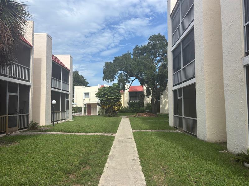 Foto principal - 618 NW 13th St