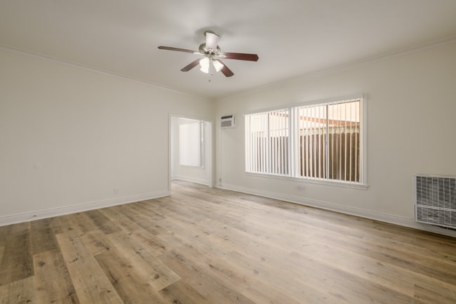 Building Photo - 1317 N Bronson Ave