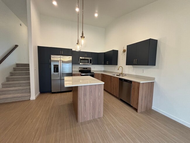 Building Photo - 3 Bed 3 Bath Townhome