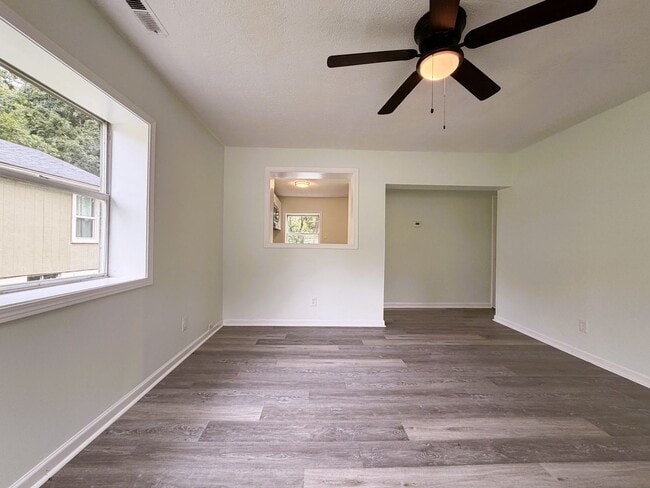 Building Photo - Cozy, Convenient & Completely Renovated in Corydon