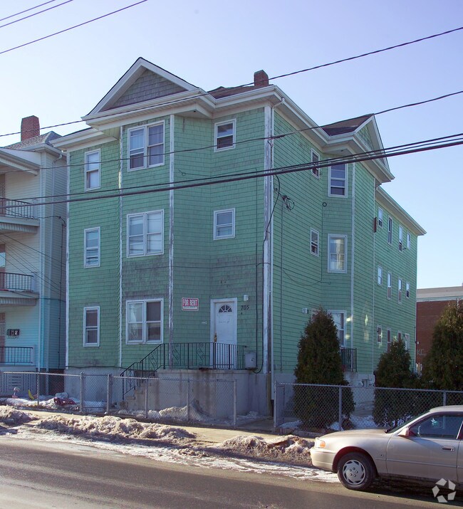 Building Photo - 693-705 Rodman St