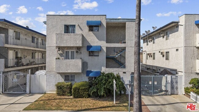 Foto del edificio - 14333 Haynes St