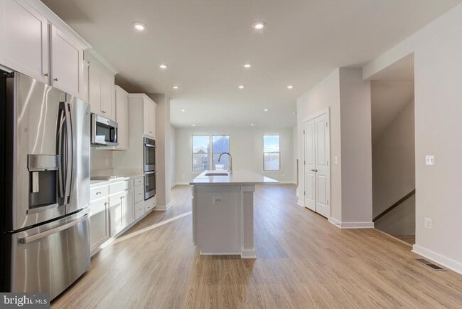 Building Photo - 13166 Arches Rd