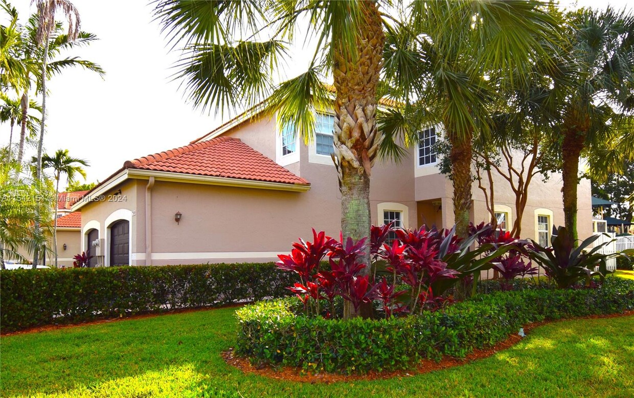 Primary Photo - 700 Sorrento Dr