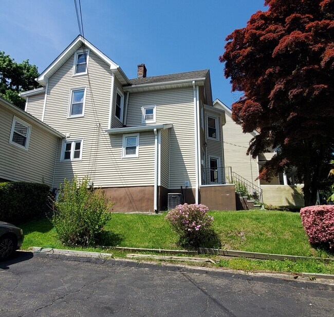 Building Photo - 16 Grandview Ave