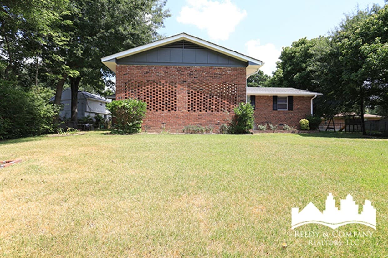 Foto principal - 2910 Dove St