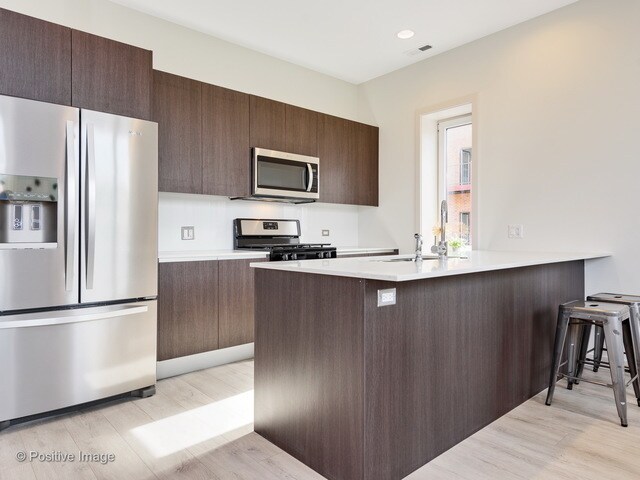 Foto del edificio - 6533 W Dickens Ave