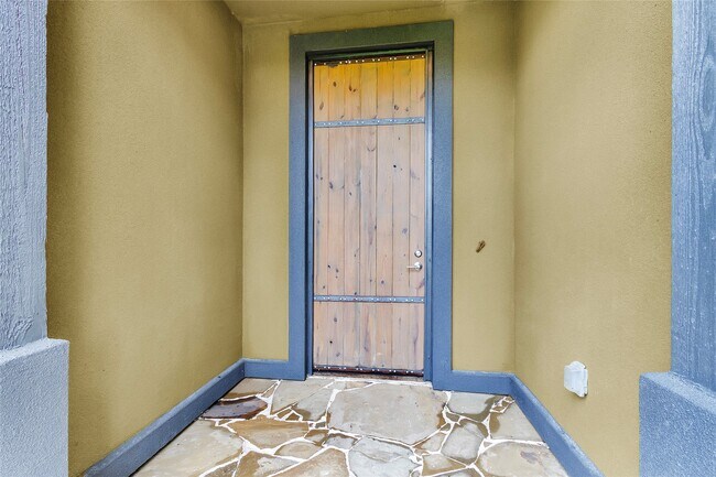 Building Photo - 145 Meadowview Dr