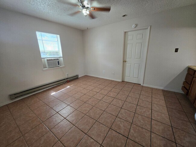 Foto del edificio - 1 Bedroom Apartment