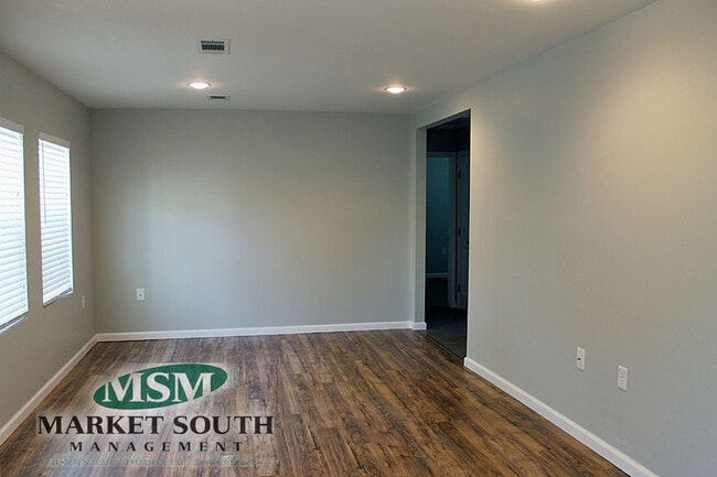 Building Photo - Remodeled Southside Home - Prime Location!