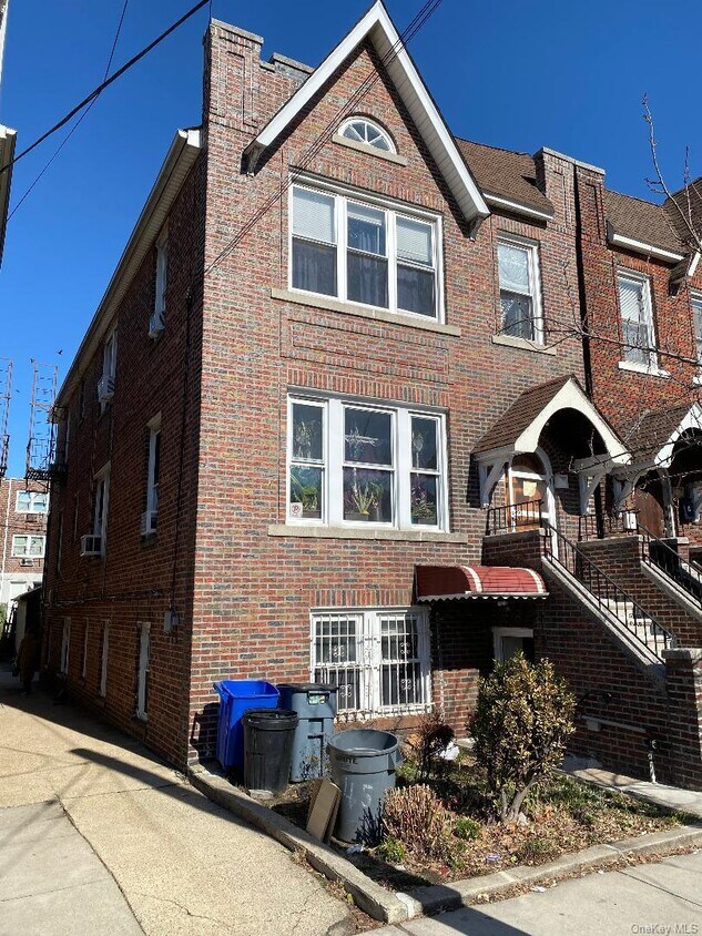 Building Photo - 3145 Sands Pl