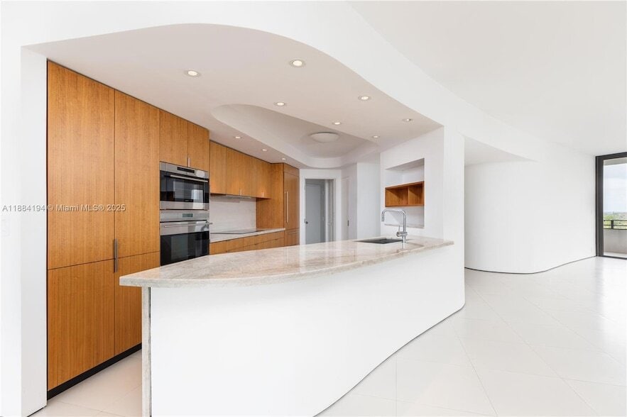 Foto principal - 720 NE 69th St