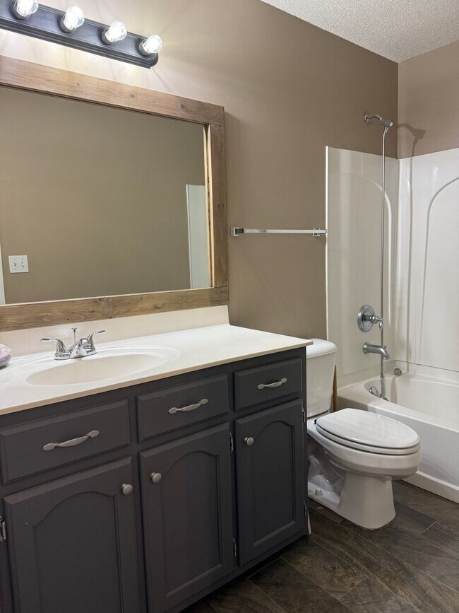 Foto del edificio - Gorgeous 3 bedroom 2 bath home in Hernando, MS