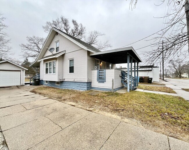 Foto del edificio - Three Bedroom Home in Muskegon