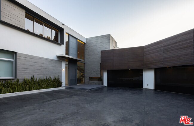 Building Photo - 1401 Londonderry Pl