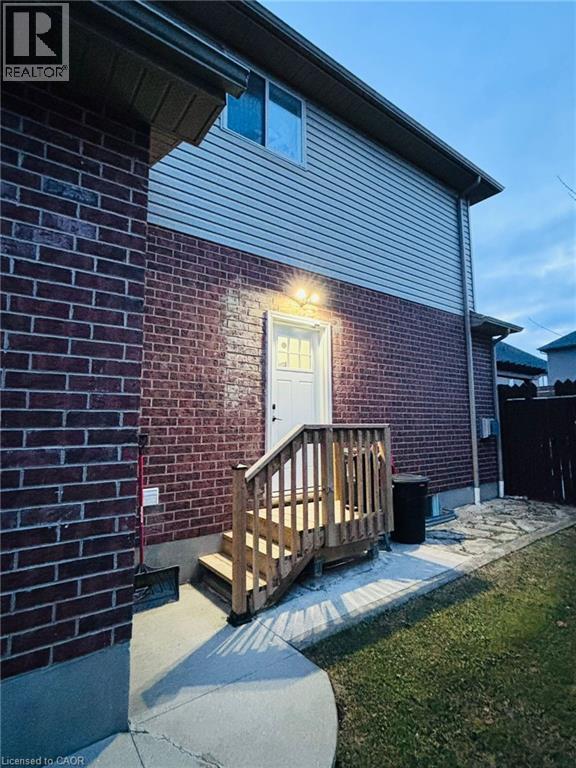 Photo du bâtiment - 1377 Coronation Dr