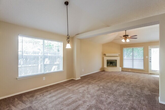 Foto del edificio - 8112 Broken Arrow Rd