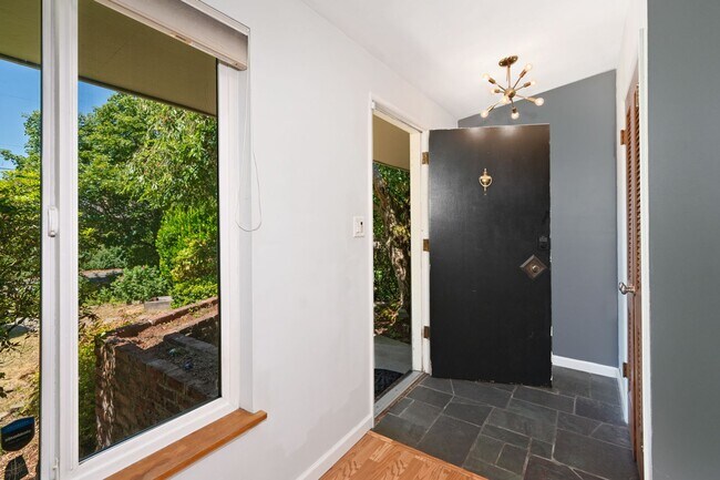 Building Photo - Secluded 3++ Bedroom/2 Baths Home in Desir...