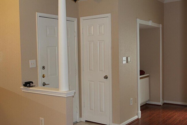 Building Photo - 1330 Old Spanish Trl