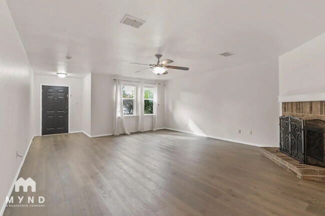 Foto del edificio - 13139 Ambrose Dr