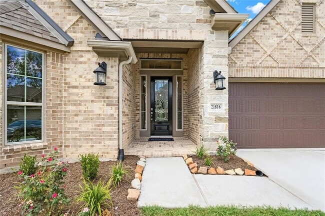 Building Photo - 21816 Enchanted Rock Dr N