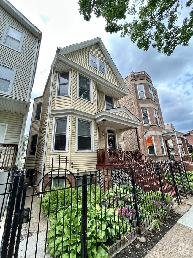 Building Photo - 3240 N Whipple St