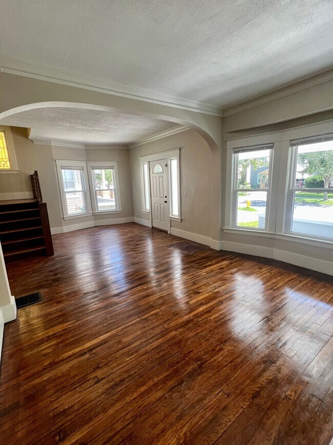 Living Room & Flex Space - 855 Bates St SE