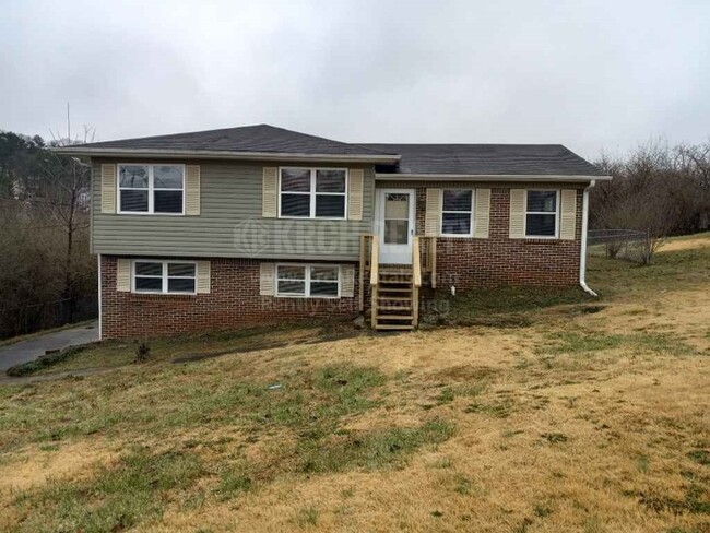 Building Photo - Gorgeous 4 bedroom, 2 bathroom home!