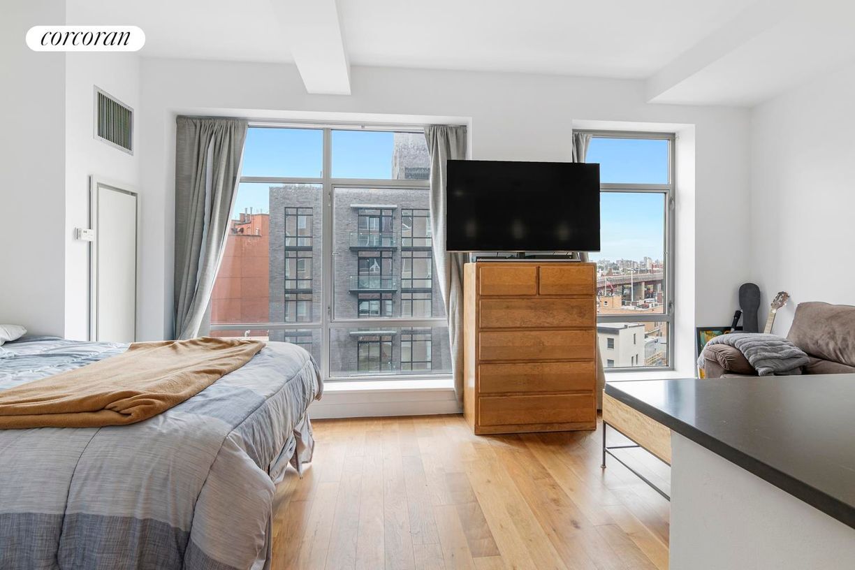 Foto principal - 1063-63 Jackson Ave