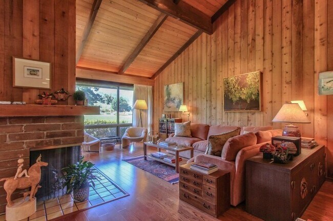 Building Photo - 7026 Valley Greens Cir